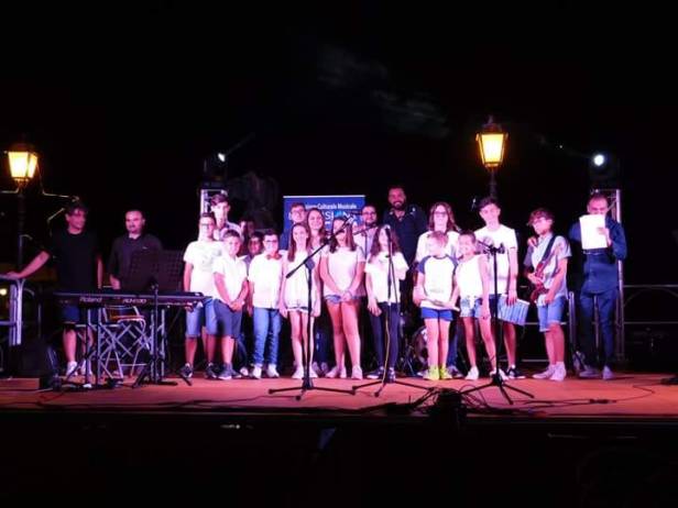 37032705_2094924920762044_2491471049070215168_n